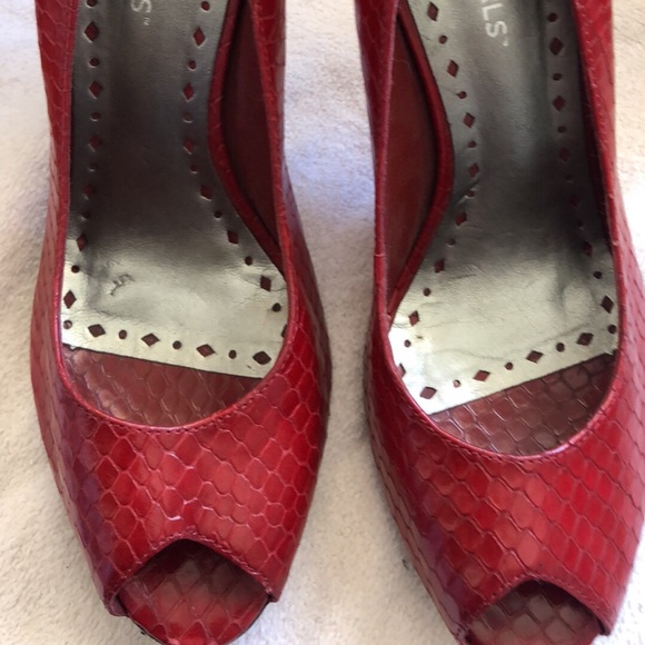 BCBG red peep toe heels - Picture 2 of 2